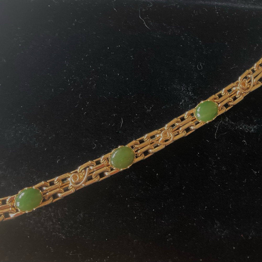 Jade and gold-plated bracelet with simple snap clasp